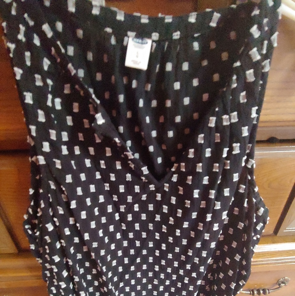 Gap size L Black and white tank